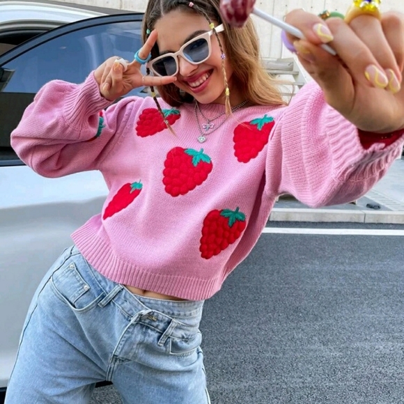 Strawberry pattern sweater - Picture 6 of 8
